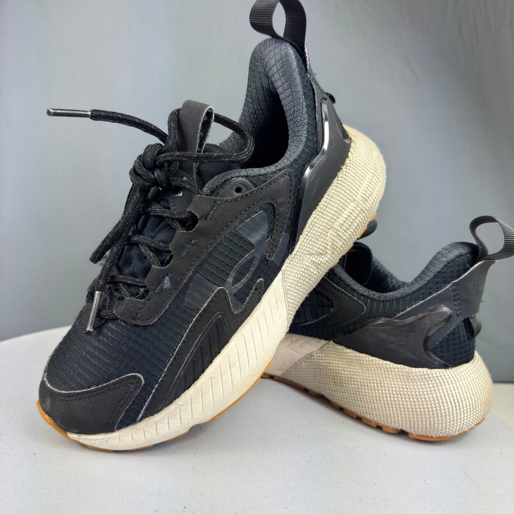 Under Armour HOVR Mega 2 MVMNT Black Running Boys Size 6 Shoes Sneakers Sports
